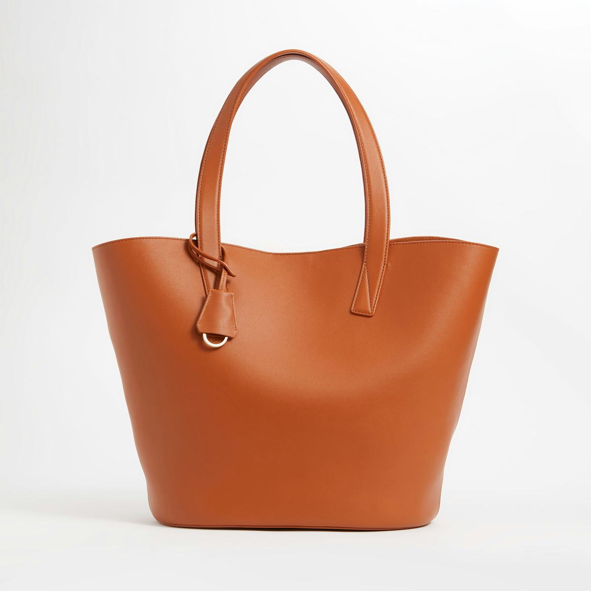 Leather_Beach_Tote_Tan_LightGold_1x1_Front_367.jpg